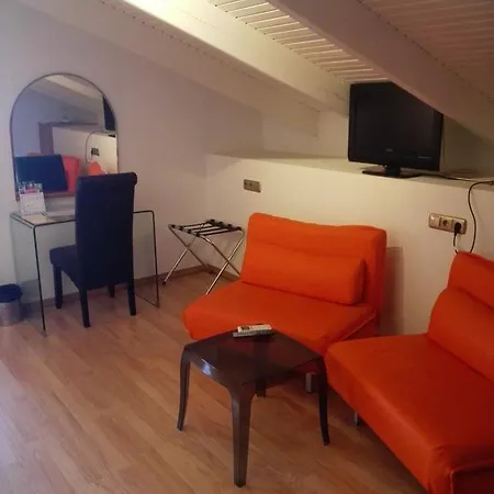 Porta D'alella Otel Alella